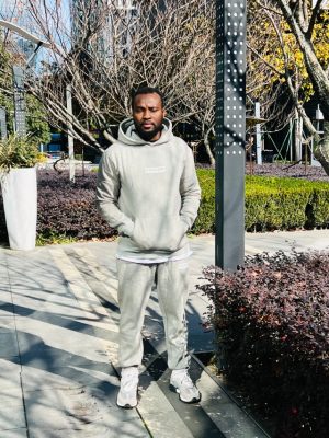 KONAHM Hoodie & Jogger Set for men – urban casual fashion by the water